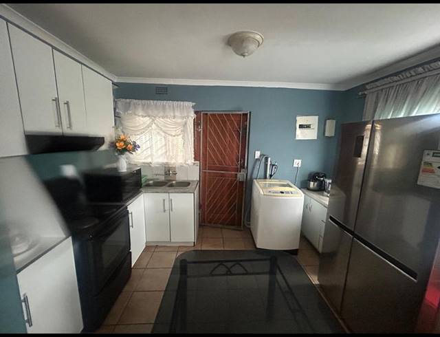 5 BEDROOM HOUSE FOR SALE IN MALIBU VILLAGE